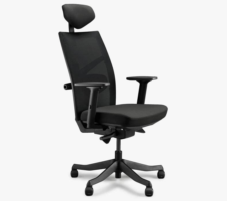 Three quarters view of a Facet Ergonomic Chair