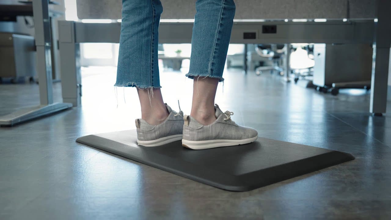 Standing Desk Mat: Cushioned & Supportive | UPLIFT Desk