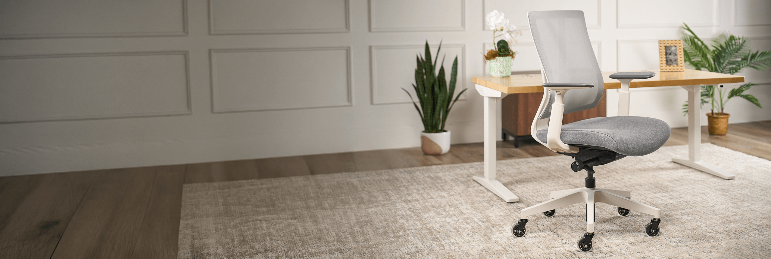 UPLIFT Desk Envoke office chair