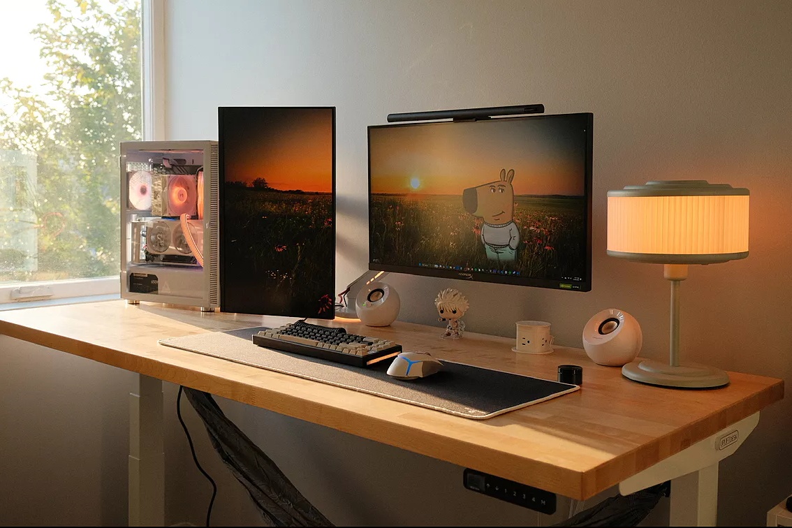 UPLIFT Standing Desk