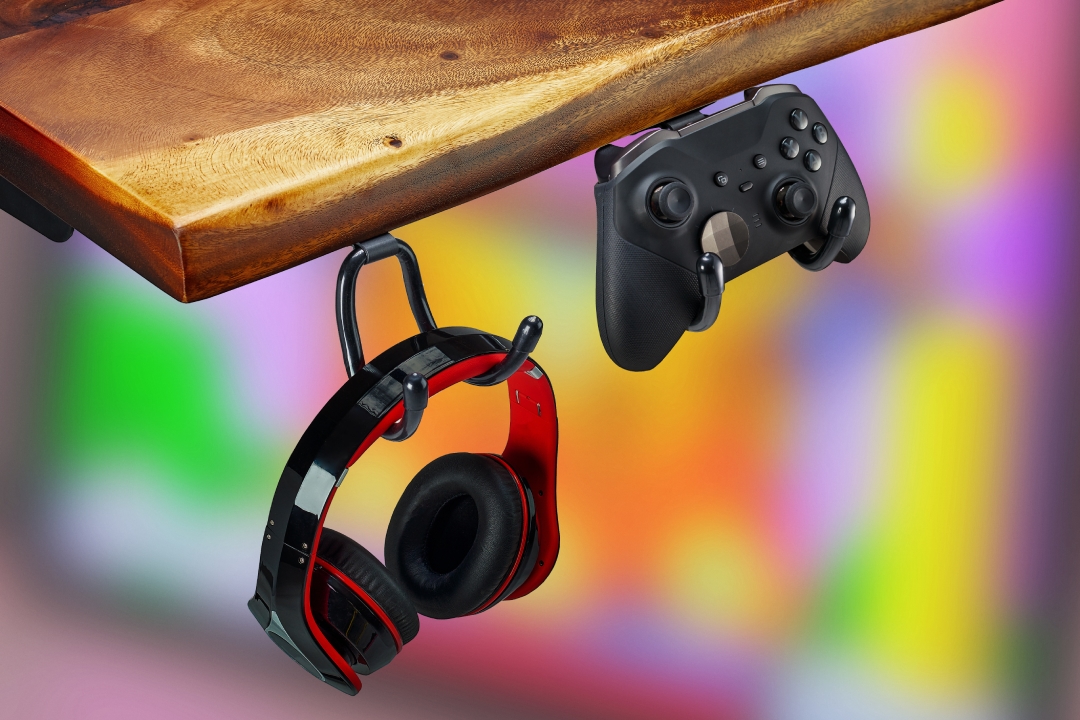 UPLIFT Desk hooks to hold all necessary gaming accessories.